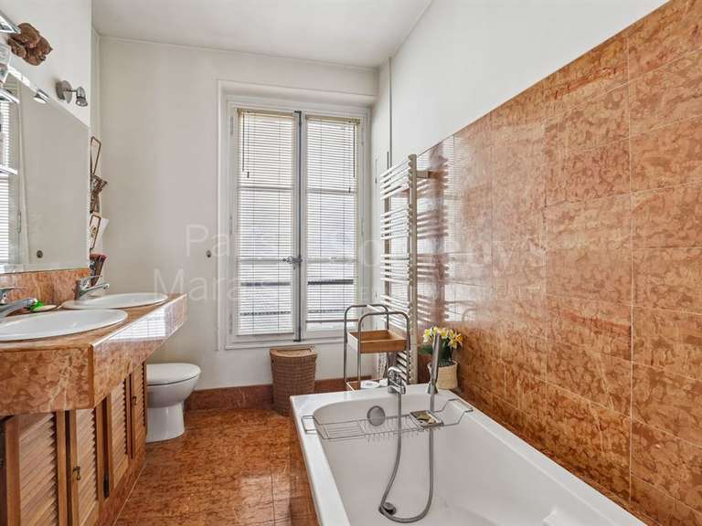 Appartement Paris 3e - 2 chambres - 105m²