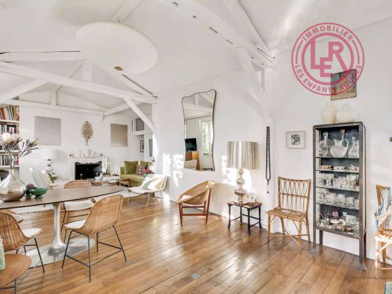 Appartement Paris 3e - 1 chambre - 77m²