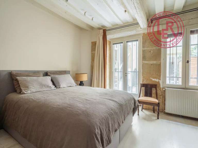 Appartement Paris 3e - 1 chambre - 76m²
