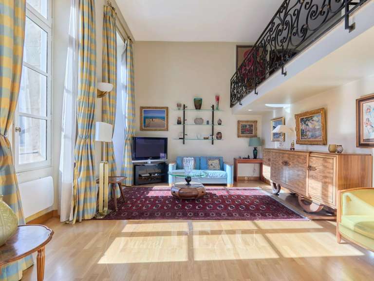 Appartement Paris 3e - 2 chambres - 114m²