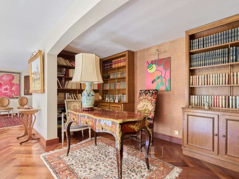 Appartement Paris 3e - 2 chambres - 114m²