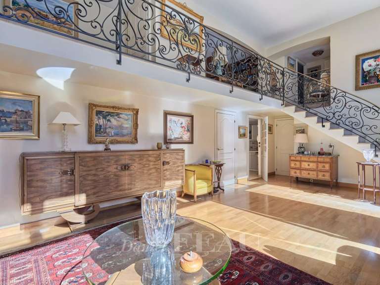 Appartement Paris 3e - 2 chambres - 114m²