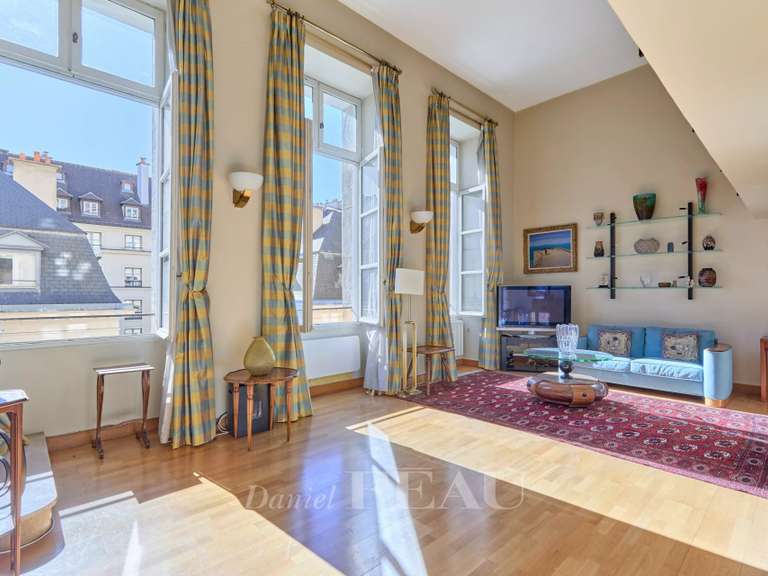 Appartement Paris 3e - 2 chambres - 114m²