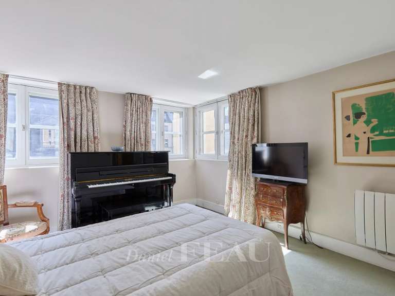 Appartement Paris 3e - 2 chambres - 114m²