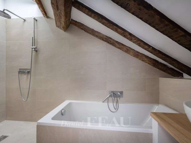 Appartement Paris 3e - 1 chambre - 67m²