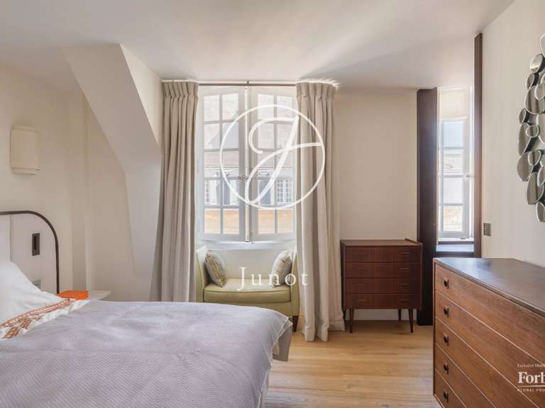 Appartement Paris 3e - 3 chambres - 140m²