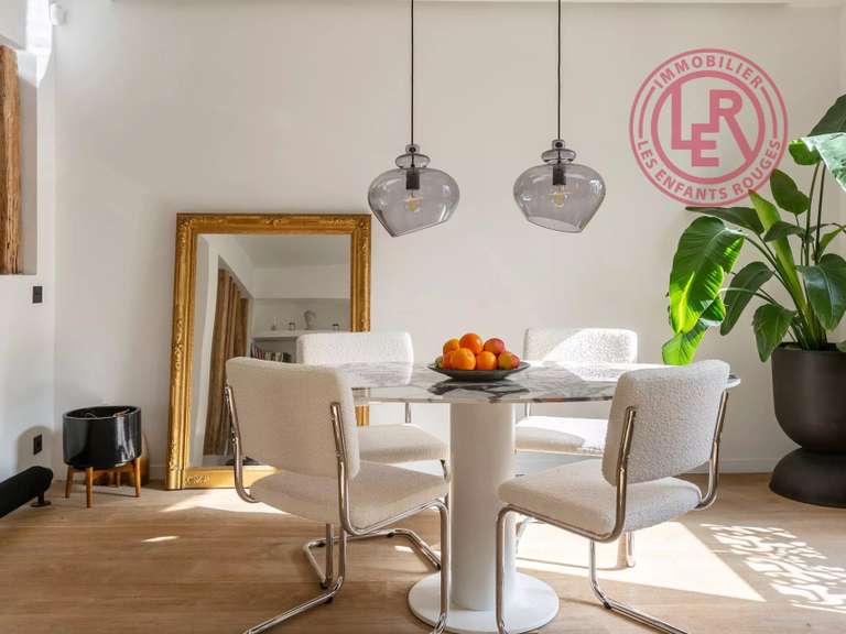 Appartement Paris 3e - 2 chambres - 79m²