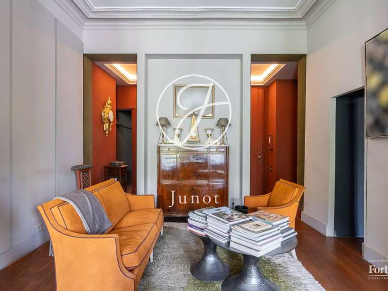Appartement Paris 3e - 2 chambres - 130m²
