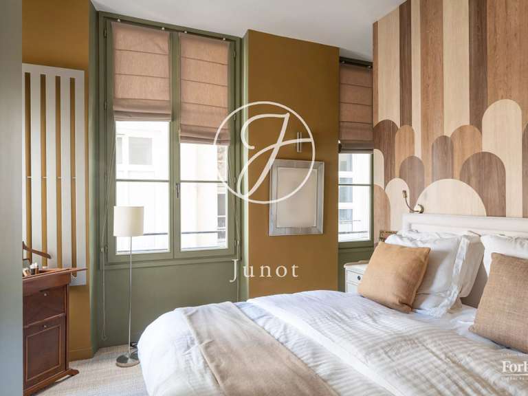 Appartement Paris 3e - 2 chambres - 130m²