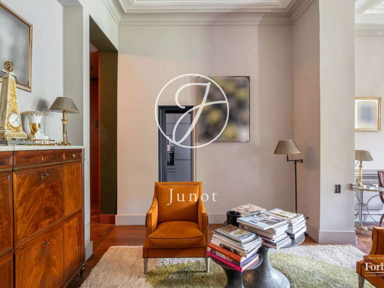 Appartement Paris 3e - 2 chambres - 130m²