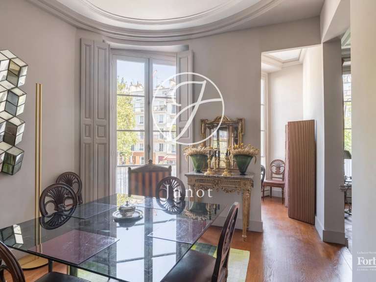 Appartement Paris 3e - 2 chambres - 130m²