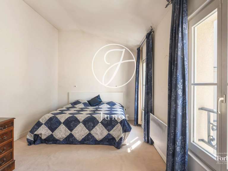Appartement Paris 3e - 2 chambres - 76m²