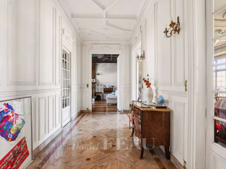 Appartement Paris 3e - 5 chambres - 218m²