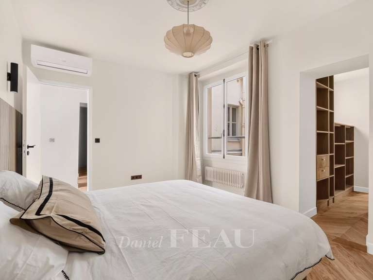 Appartement Paris 3e - 2 chambres - 97m²