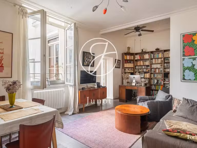 Appartement Paris 3e - 2 chambres - 66m²