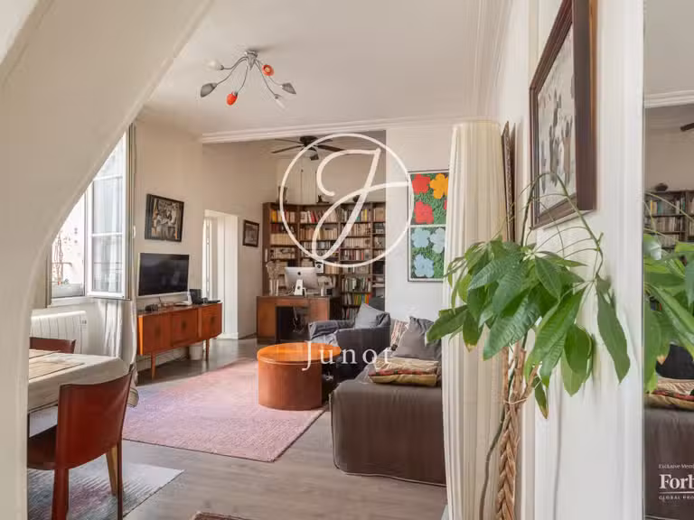 Appartement Paris 3e - 2 chambres - 66m²
