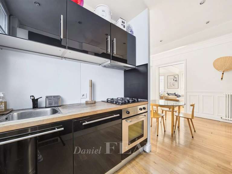 Appartement Paris 3e - 1 chambre - 81m²