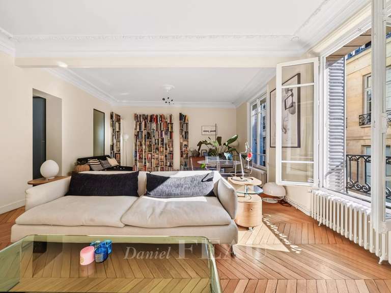 Appartement Paris 3e - 1 chambre - 81m²
