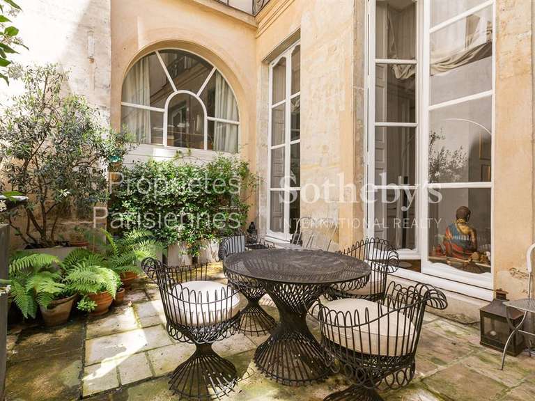 Appartement Paris 4e - 2 chambres - 224m²
