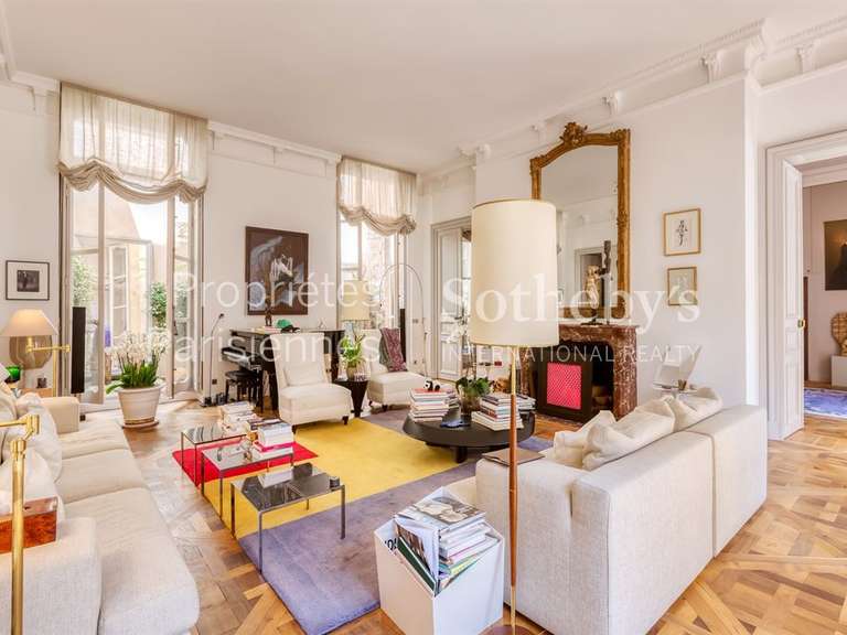 Appartement Paris 4e - 2 chambres - 224m²