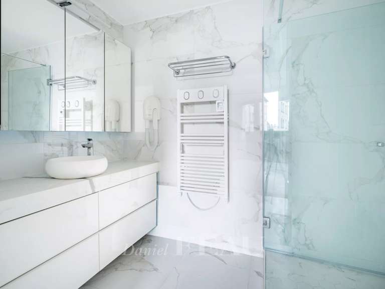 Appartement Paris 4e - 6 chambres - 197m²