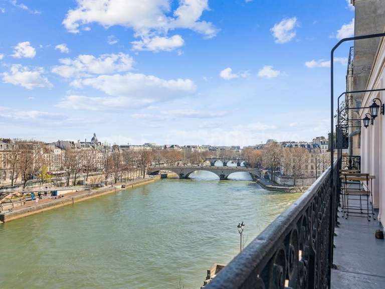 Appartement Paris 4e - 2 chambres - 140m²