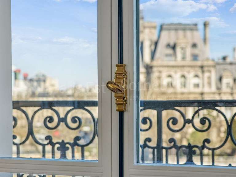 Appartement Paris 4e - 2 chambres - 140m²