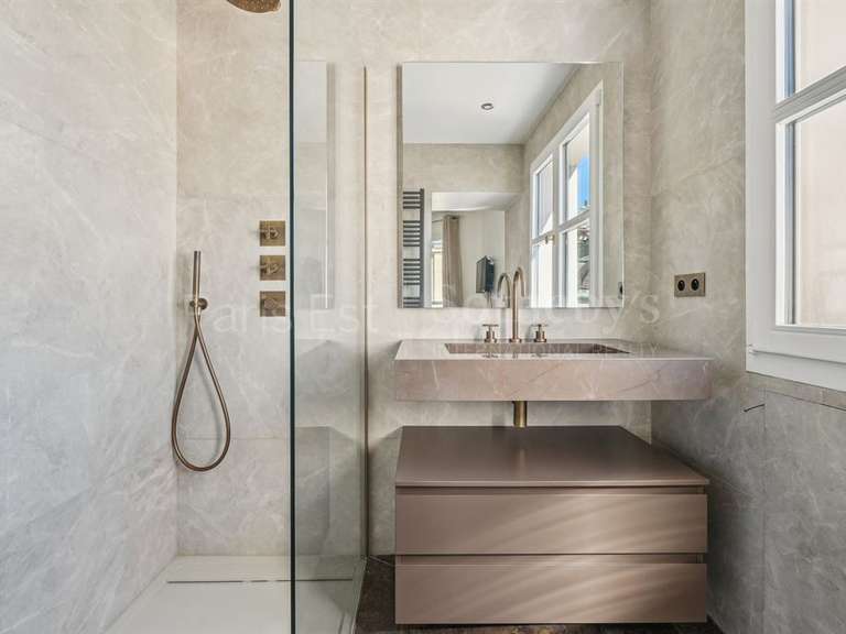 Appartement Paris 4e - 2 chambres - 140m²