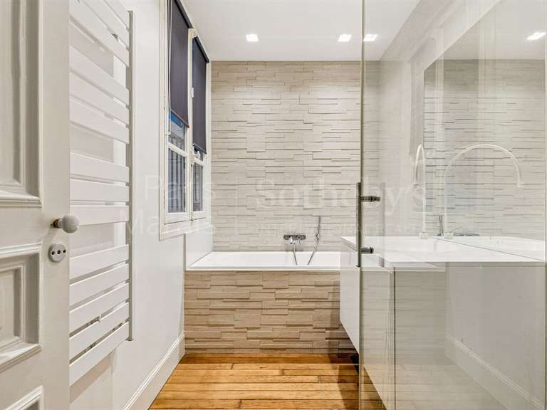 Appartement Paris 4e - 2 chambres - 70m²