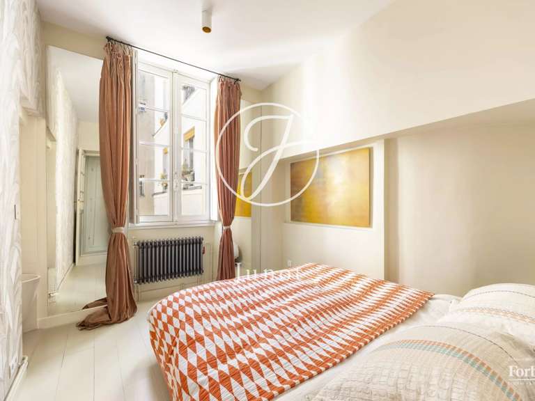 Appartement Paris 4e - 2 chambres - 105m²