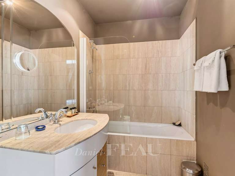 Appartement Paris 4e - 1 chambre - 65m²