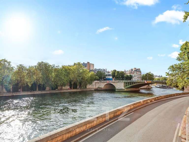 Appartement Paris 4e - 2 chambres - 75m²