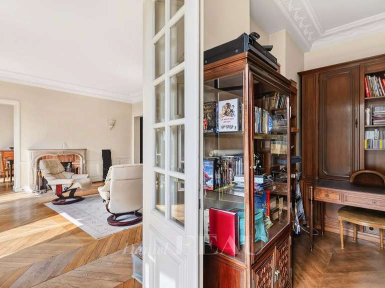 Appartement Paris 4e - 2 chambres - 111m²