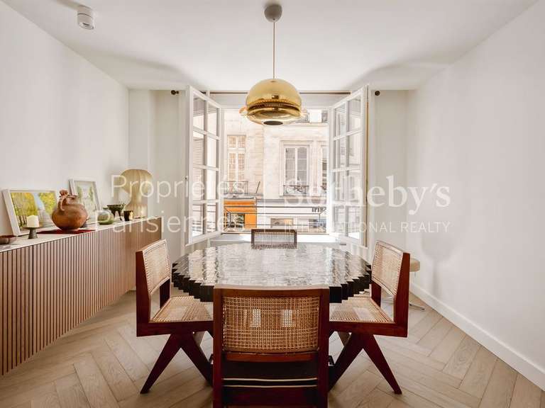 Appartement Paris 4e - 2 chambres - 111m²