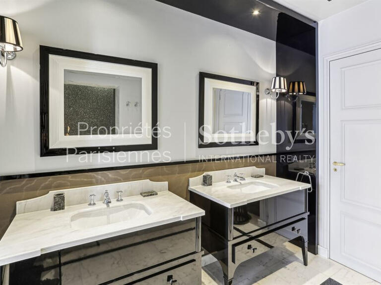 Appartement Paris 6e - 2 chambres - 167m²