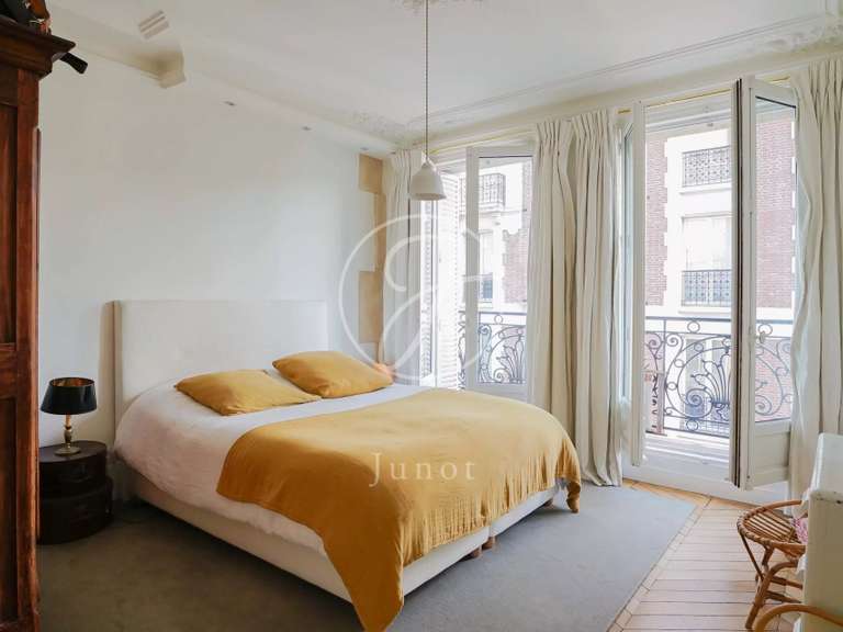 Appartement Paris 6e - 2 chambres - 81m²