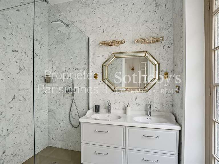 Appartement Paris 6e - 2 chambres - 111m²