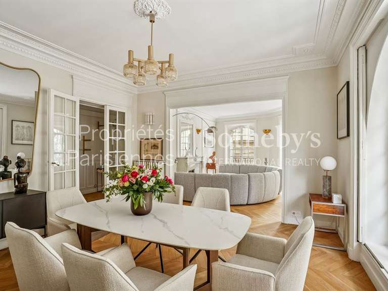 Appartement Paris 6e - 2 chambres - 111m²