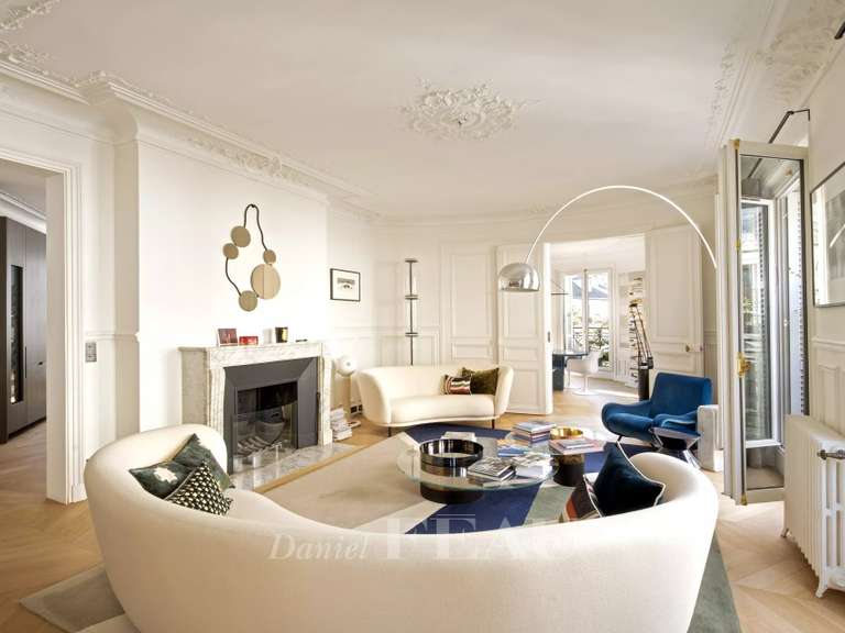 Appartement Paris 6e - 2 chambres - 130m²