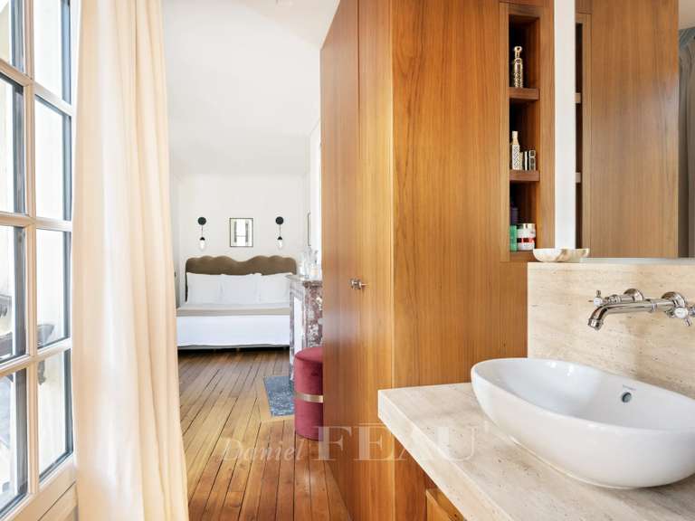 Appartement Paris 6e - 2 chambres - 67m²