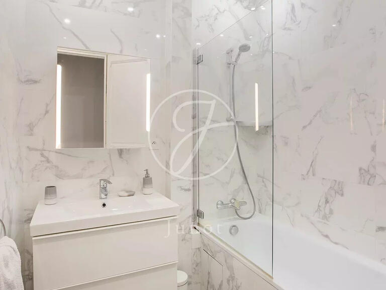 Appartement Paris 7e - 2 chambres - 74m²