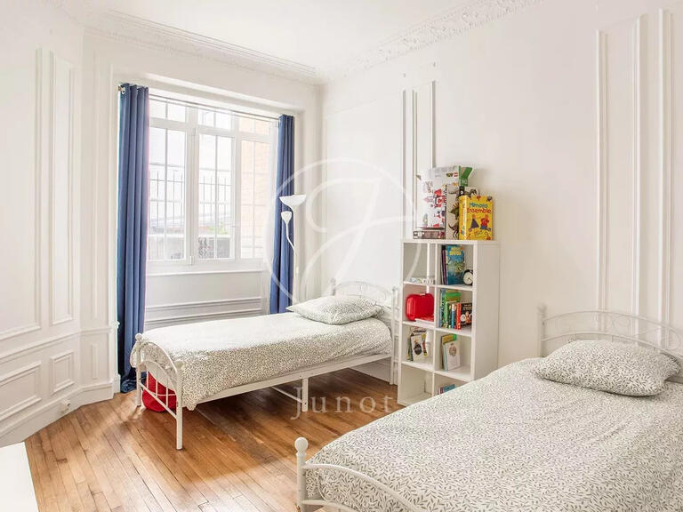 Appartement Paris 7e - 2 chambres - 74m²
