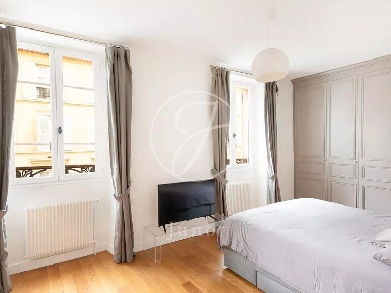 Appartement Paris 7e - 2 chambres - 69m²
