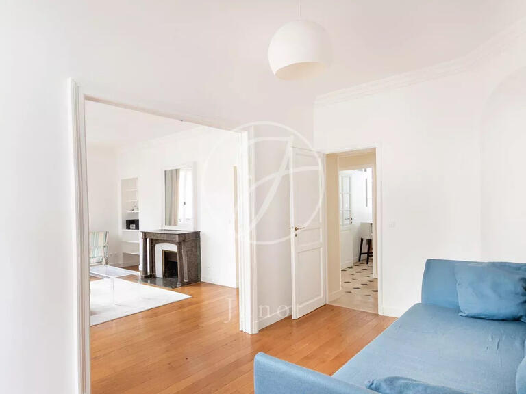 Appartement Paris 7e - 2 chambres - 69m²