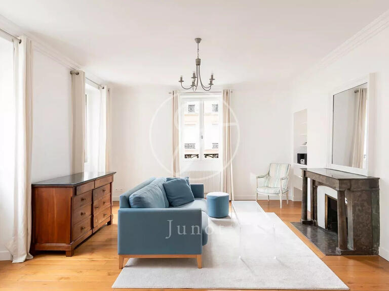 Appartement Paris 7e - 2 chambres - 69m²