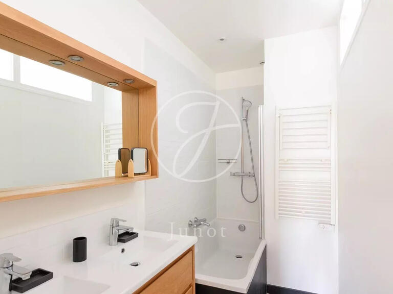 Appartement Paris 7e - 2 chambres - 69m²