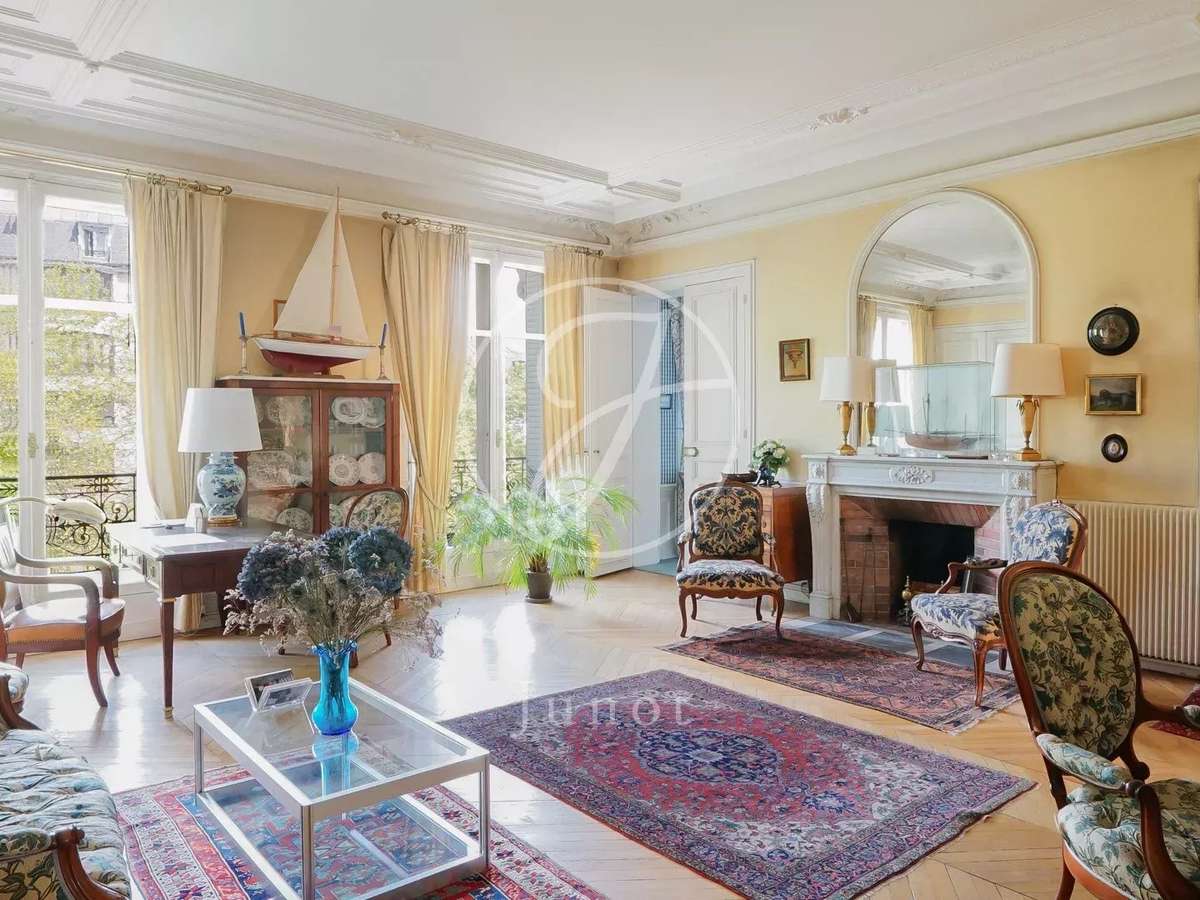 Apartment Paris 7e