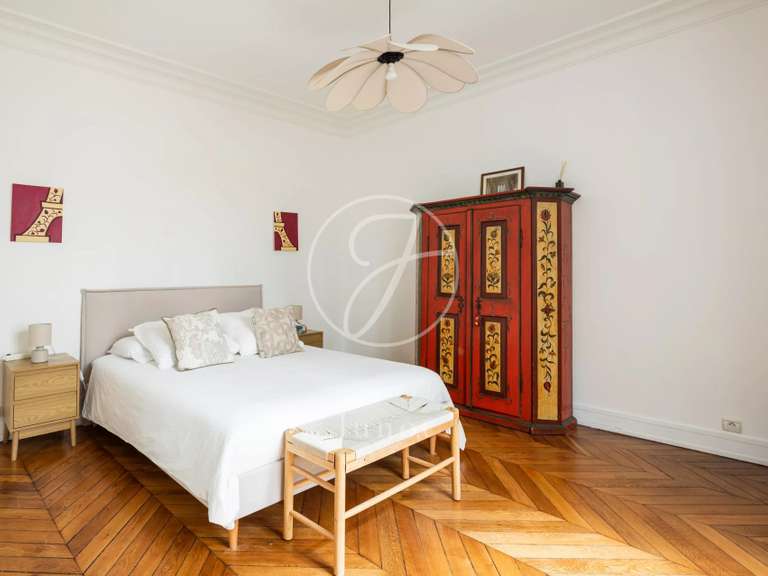 Appartement Paris 7e - 2 chambres - 102m²