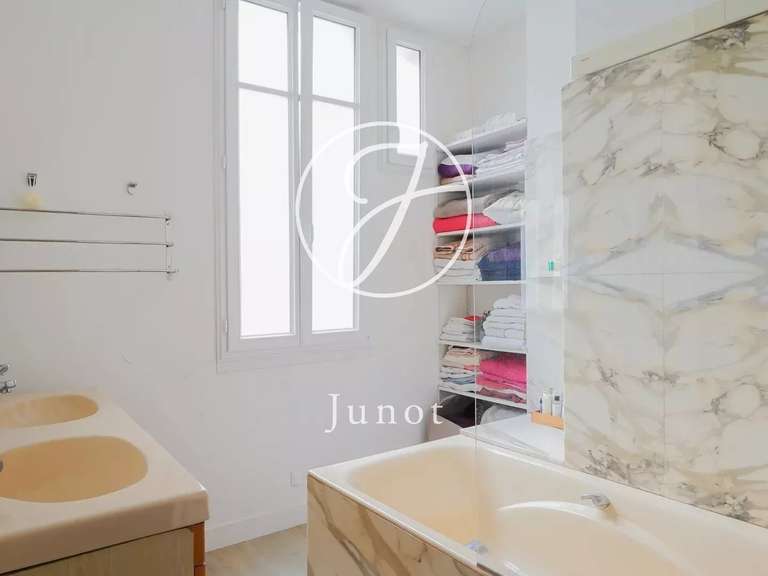 Appartement Paris 7e - 3 chambres - 124m²