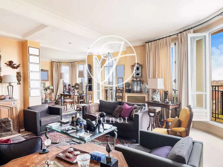 Appartement Paris 7e - 2 chambres - 234m²